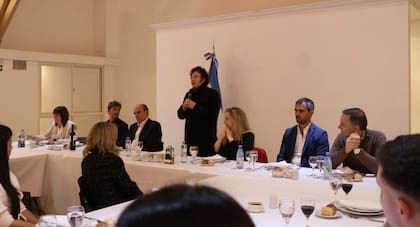 Javier Milei invitó a los ministros y los legisladores oficialistas a participar de un asado en Olivos