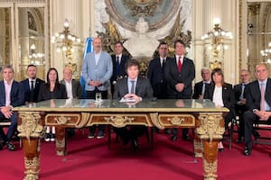 Javier Milei dispuso por decreto una masiva reforma de leyes y regulaciones económicas