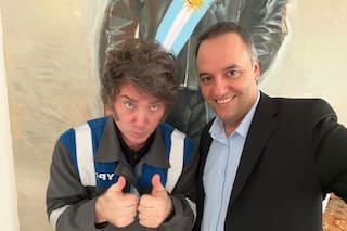 Adorni cierra la semana mostrándose con los Milei, que le ofrecen un nuevo gesto de apoyo