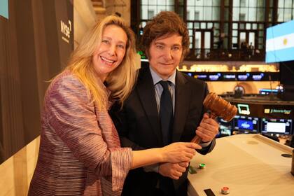 Javier Milei junto a su hermana Karina en la Bolsa de Valores de Wall Street