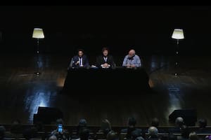 Del abrazo con Caputo al "exterminio" de Europa y un grito que incomodó a Milei