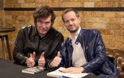 Javier Milei junto al intelectual de la derecha libertaria chilena Axel Kaiser