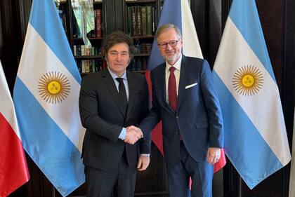 Javier Milei mantuvo una reunión con el Primer Ministro de la República Checa, Petr Fiala, en Praga