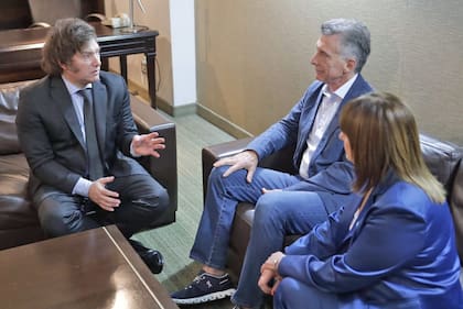 Javier Milei, Mauricio Macri y Patricia Bullrich, tras su triunfo en el balotaje