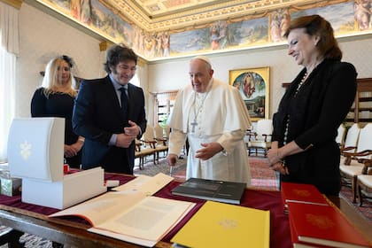 El papa Francisco recibió a Milei en el Vaticano