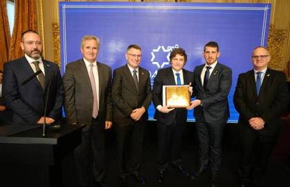 Javier Milei recibió un reconocimiento de la DAIA.