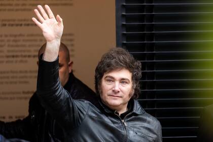 Javier Milei sale de la radio El Observador