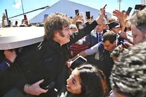 Javier Milei saluda durante su visita a Expoagro 2025