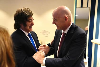 Javier Milei se cruzó en Davos con Gianni Infantino