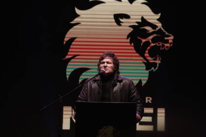 Javier Milei se presentó en el club El Porvenir