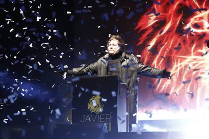 Javier Milei se presentó en el club El Porvenir - Ignacio Sánchez