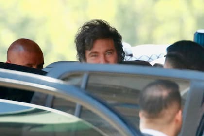 Javier Milei se retira de Casa Rosada tras el encuentro del Gabinete