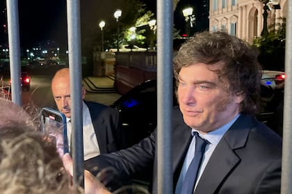 Javier Milei se retira de la Casa Rosada luego de la jura de Gerardo Werthein