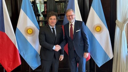 Javier Milei se reunió con el primer ministro checo, Petr Fiala, en la última etapa de su gira europea