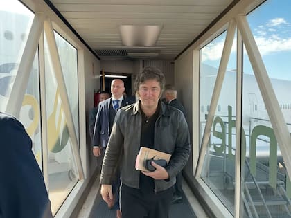 Javier Milei viaja a Oslo para la premiación a la dirigente de Venezuela Corina Machado