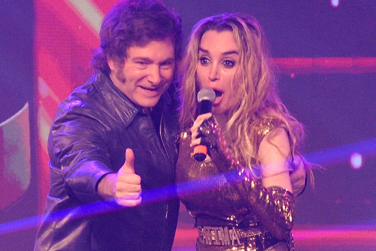 Fatima Flores confirmou na mesa de Myrta Legrand que Javier Millay iria ver o show dela. Fatima Flores confirmou na mesa de Myrta Legrand que Javier Millay iria ver o show dela.