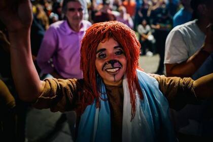 Con el 99% del escrutinio Milei logró un amplio triunfo. Sus seguidores salieron a triunfar.