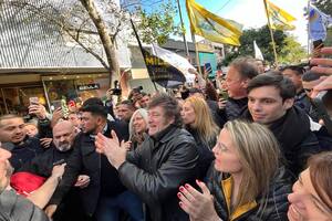 Javier Milei y Carolina Píparo este sábado en La Plata