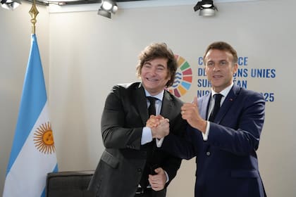 Javier Milei y Emmanuel Macron, hoy en Niza, Francia.