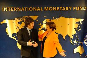 Javier Milei y Kristalina Georgieva, la presidenta del Fondo, en la sede del FMI