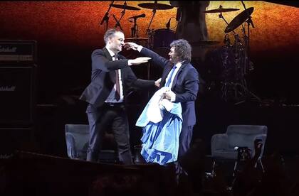 Javier Milei y Manuel Adorni en el Movistar Arena