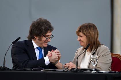 Javier Milei y Patricia Bullrich, durante la presentación del Código Penal en Ezeiza