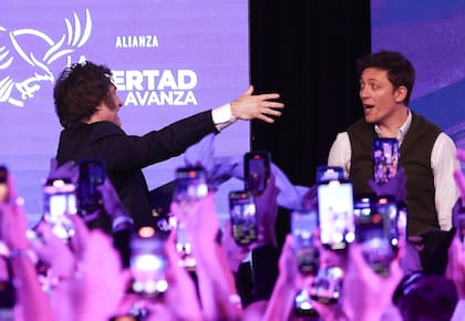 Javier Milei y Santiago Caputo, su principal asesor electoral