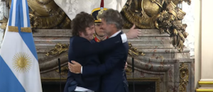 El abrazo de Milei con la casta