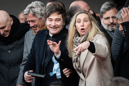Javier milei y su hermana Karina en la Rural