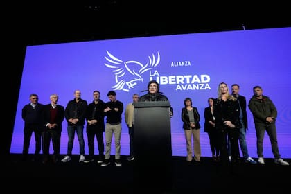 Javier Milei y sus funcionarios, la noche de la derrota en la provincia de Buenos Aires