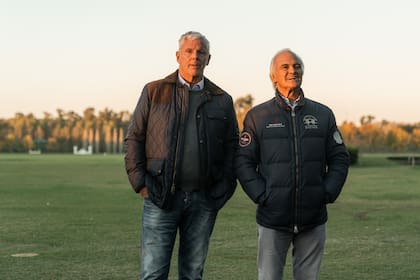 Javier Pasman y Juan Britos, atentos a lo que ocurría en el podio.