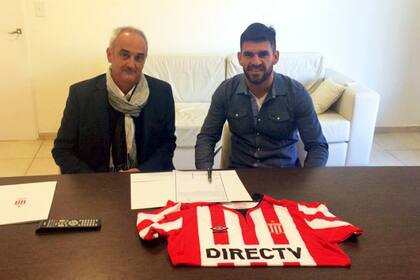 Javier Toledo firmó como nuevo refuerzo de Estudiantes