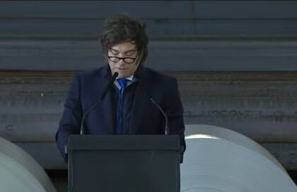 Javier visitó una empresa en plena campaña electoral.