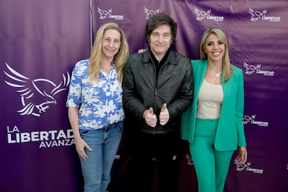 Javier y Karina Milei junto a Virginia Gallardo, candidata a Diputada por Corrientes