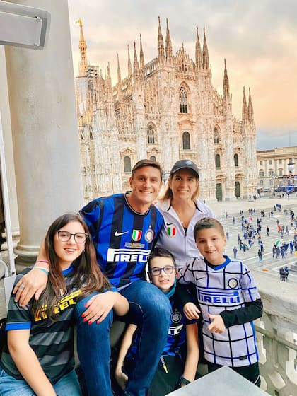 Javier Zanetti junto a su familia