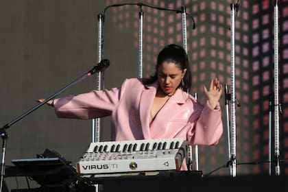Javiera Mena le aportó electro-pop a la tarde de Primavera Sound