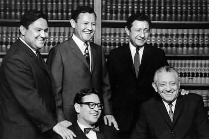 Jay y Donald Pritzker lideraron la transformación de la empresa, que llegó a cotizar en bolsa y fue privatizada en dos etapas entre 1979 y 1982