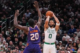 Jaylen Brown anota 18 de sus 41 puntos en el cuarto cuarto y los Celtics vencen 120-112 a los Suns