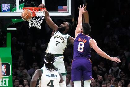 Jaylen Brown vuelca la pelota contra Grayson Allen; Boston Celtics visitará a Phoenix Suns en un atractivo programa de NBA de miércoles a la noche.