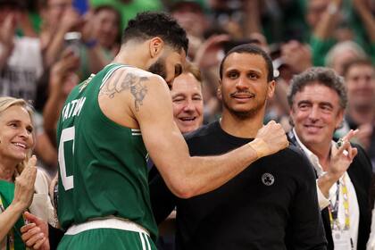 Jayson Tatum, una de las estrellas de la liga y seleccionado por Estados Unidos para los Juegos Olímpicos de París, es muy elogioso para con el líder: "Es un estudioso. Está en los detalles, sabe qué decir y está cómodo en su papel como entrenador".