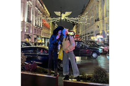 Jaz adora Londres, aunque la ve poco a la luz del día. En su rutina, ella se levanta antes de que salga el sol y termina su jornada cuando las luces de las calles se encienden.