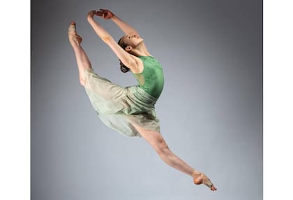 Jazmín Arrieta: "Por la mañana ya no vemos en la parte académica cosas como física o biología, sino que es más específico a lo que hacemos y menos horas. Estudiamos psicología, nutrición, anatomía, historia de la danza. Después bailamos todo el día..."