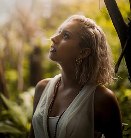 La imagen de la nieta de Grace Kelly exhibida en el anuncio de la canción “Fearless” en Amazon.