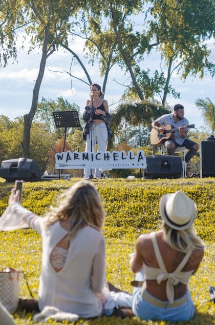 Jazmn Laport en uno de los shows musicales de Warmichella