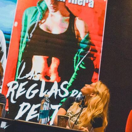 Jazmín Riera comenzó a escribir Las reglas del boxeador en Wattpad en 2013 y en 2016 fue publicado por una editorial
