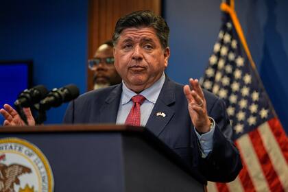 JB Pritzker espera el próximo movimiento de Trump para comenzar una demanda judicial