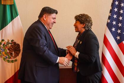 El acuerdo entre J.B. Pritzker y Delfina Gómez Álvarez para fortalecer las relaciones económicas y comerciales entre Illinois y México