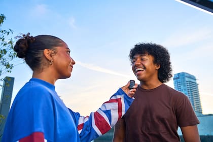 JBL presentó el micrófono EasySing para creadores de contenido, que también tiene una función para eliminar la voz de una canción y suplantarla con la nuestra haciendo karaoke