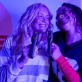 Este micrófono usa IA para que puedas hacer karaoke con cualquier canción