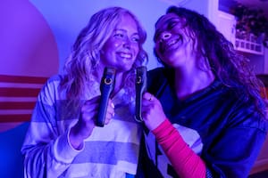 Este micrófono usa IA para que puedas hacer karaoke con cualquier canción